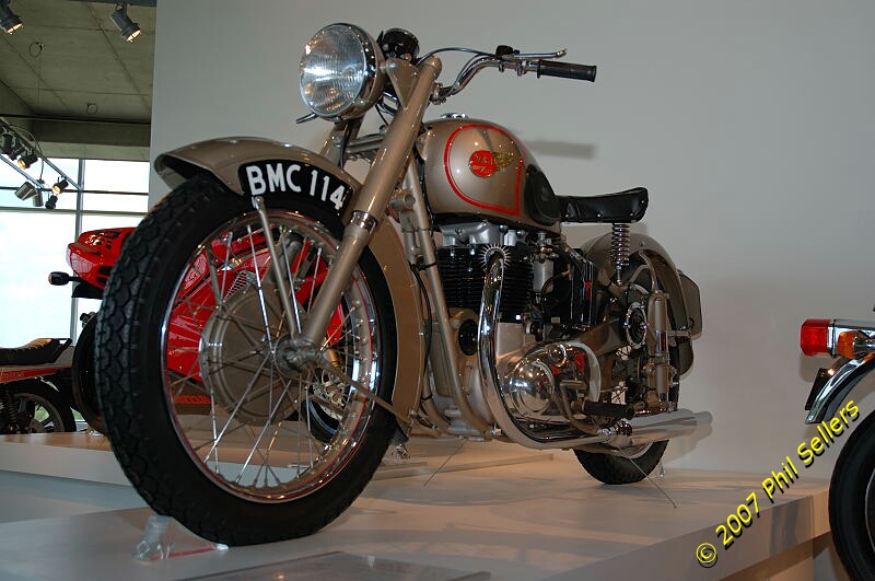 1951_BSA_Golden_Flash_08.jpg 239.8 KB