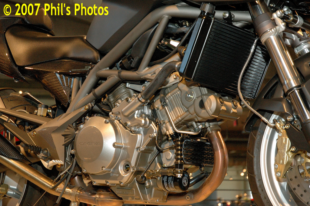 2005_cagiva_xtra-raptor_02.jpg 353.5 KB