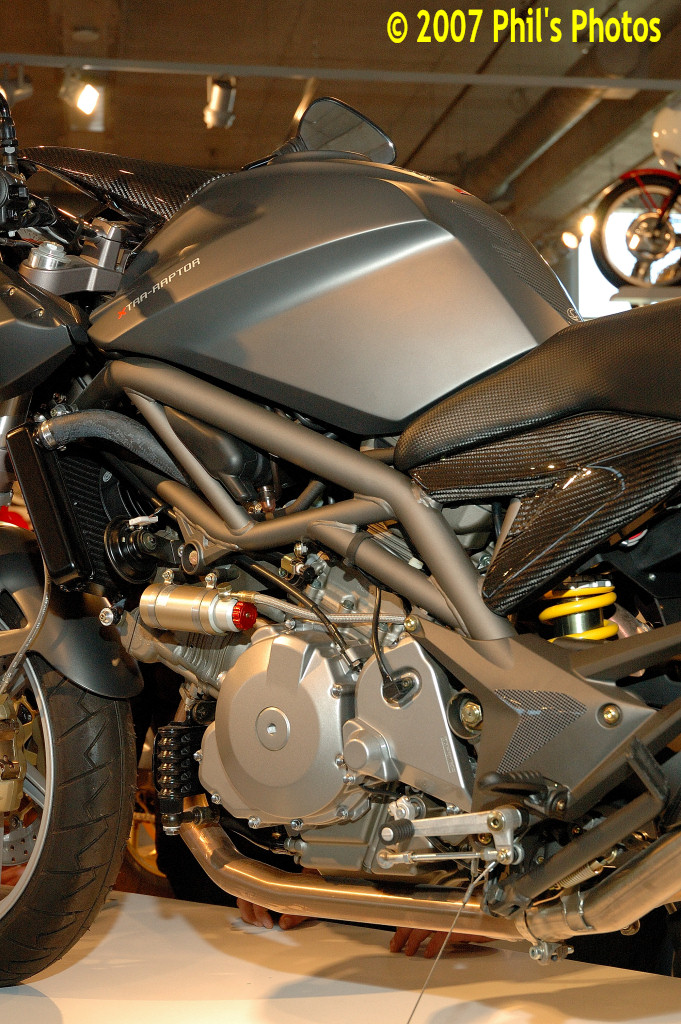 2005_cagiva_xtra-raptor_05.jpg 308.5 KB