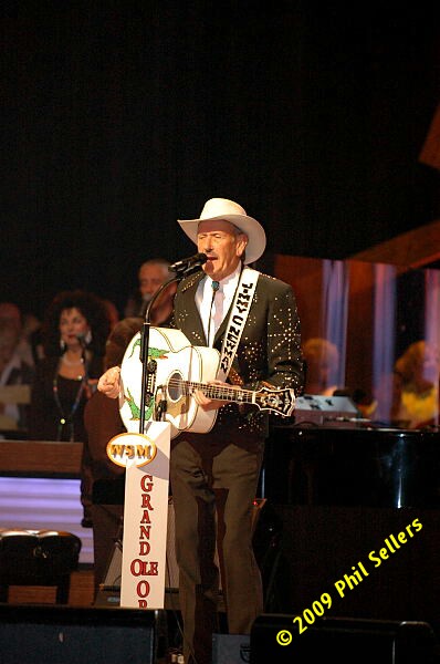 2009_Opry_26.jpg 59.5 KB