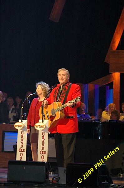 2009_Opry_28.jpg 56.6 KB