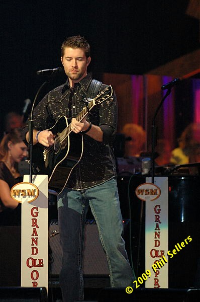 2009_Opry_38.jpg 64.5 KB