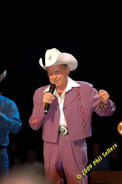 2009_Opry_24.jpg 40.4 KB